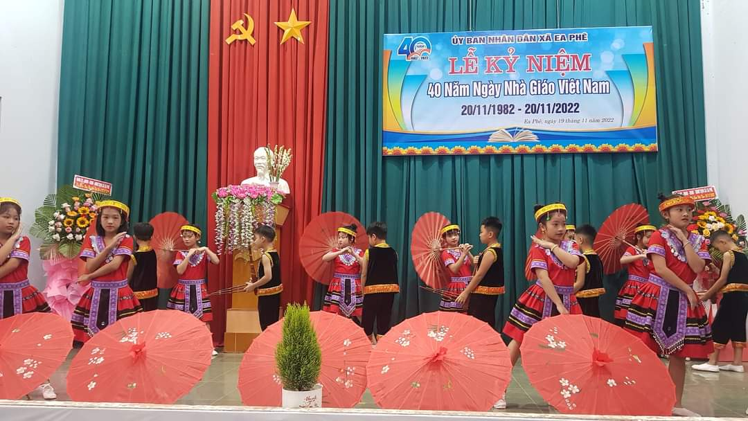 UBND xã Ea Phê tổ chức Lễ kỷ niệm 40 năm ngày Nhà giáo Việt Nam (20/11/1982 – 20/11/2022).
